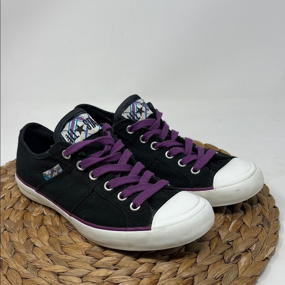 CONVERSE Lady All Star Low Top Black Sneakers with Purple Laces size 7